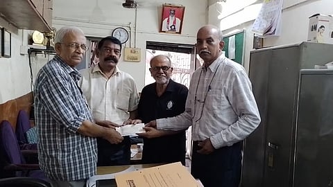 സ്കൂൾ ഫീസടക്കാൻ നിവൃത്തിയില്ലാത്ത വിദ്യാർത്ഥികൾക്ക് കൈത്താങ്ങായി ഹിൽഗാർഡൻ അയ്യപ്പ ഭക്ത സംഘം