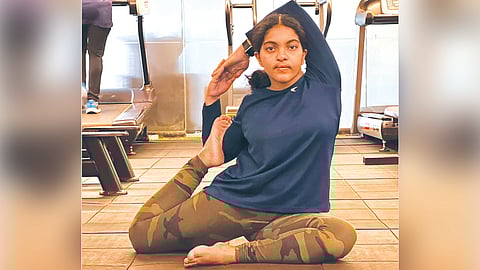 Anagha Manoj, Yoga record in mermaid pose