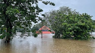 Aluva in fear of Periyar flood