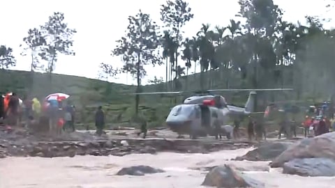 വ്യോമസേനയെത്തി; പരുക്കേറ്റവരെ എയർലിഫ്റ്റ് ചെയ്ത് പുറത്തെത്തിച്ചു|Video