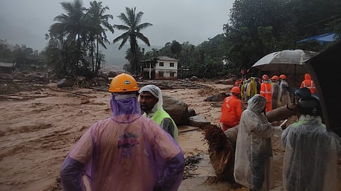 wayanad landslide| വിദ്യാർഥികളെ കുറിച്ച് ആശങ്കയോടെ അധ്യാപകർ