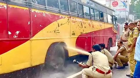 ksrtc bus caught fire at calicut