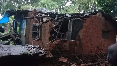 heavy rain house collapse in neriamangalam