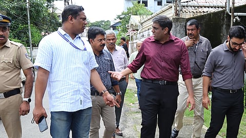 ഓപ്പറേഷൻ ഫുട് പാത്ത്: ജില്ലാ കളക്ടർ പരിശോധന നടത്തി