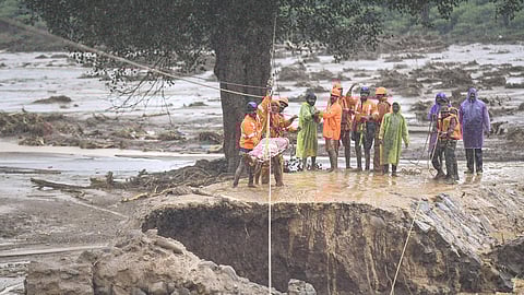 പ്രേതഭൂമിയായി മുണ്ടക്കൈയും ചൂരൽമലയും