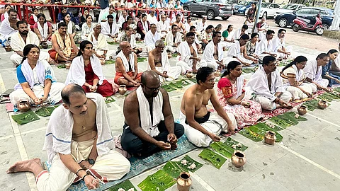 കര്ക്കടക വാവ്; പിതൃതര്പ്പണത്തിന് വാഷി അയ്യപ്പ മിഷൻ ക്ഷേത്രത്തിൽ ഭക്തജന തിരക്ക്