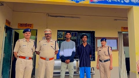 Attempt to film reels on a stopped train  2 youths arrested in Thane