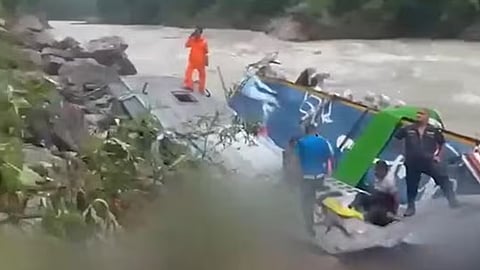 Indian bus plunges  into  Nepal  river