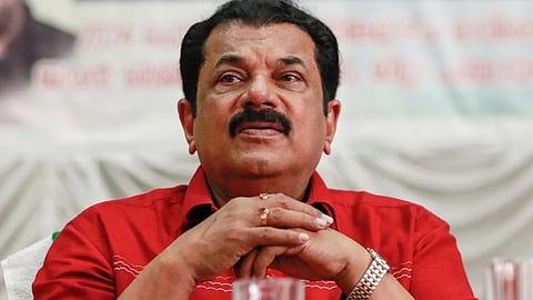 mukesh will not resign from mla post cpm extends support