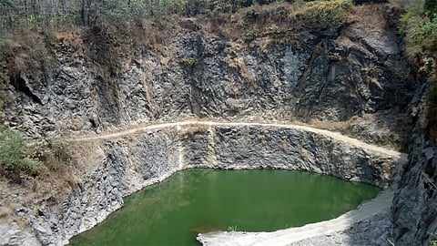 5000 കോടി രൂപയ്ക്കു മുകളില് ചെലവ് വരുന്ന പദ്ധതികള് നടപ്പിലാക്കുന്നതിന് ക്വാറികള് നടത്തുന്നതിനുള്ള അപേക്ഷകള്ക്ക് ലേലം ഒഴിവാക്കും Kerala eases norms for quarries