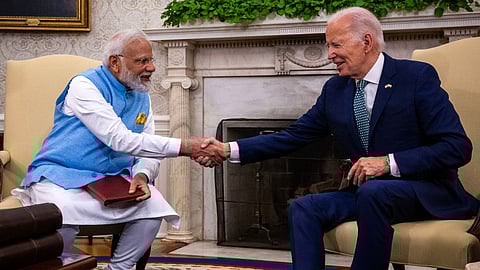 വിവിധ കാലങ്ങളിലായി കള്ളക്കടത്തുകാരും മോഷ്ടാക്കളും ചേർന്ന് കടത്തിയ 297 പുരാവസ്തുക്കൾ യുഎസ് ഇന്ത്യയ്ക്കു തിരികെ നൽകി US hands over antiquities to India