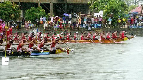 nehru trophy vallamkali saturday public holiday at alappuzha