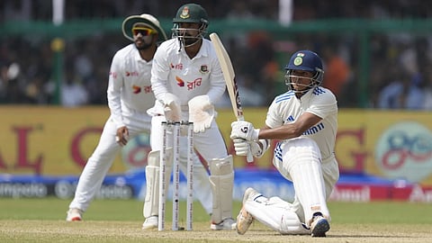 യശസ്വി ജയ്സ്വാളിന്റെ സ്വീപ്പ് ഷോട്ട് Yashasvi Jaiswal plays a sweep shot