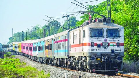 തിരുവനന്തപുരം - എറണാകുളം റൂട്ടിലെ യാത്ര പ്രതിസന്ധി പരിഹരിക്കാൻ അടിയന്തര നീക്കവുമായി ദക്ഷിണ റെയിൽവേ