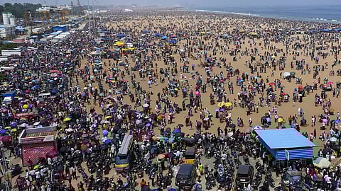 five die due to heatstroke after iaf air show on marina beach chennai