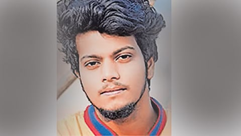 A young man got stuck in a paper punching machine and met a tragic end