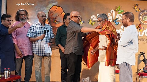 E. Jayakrishan's journey through the background of film songs. ; As a heart-felt experience, the alphabet 'Paths of song'