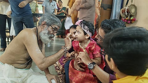 Children about the first letter on Vijayadashami; In Mumbai