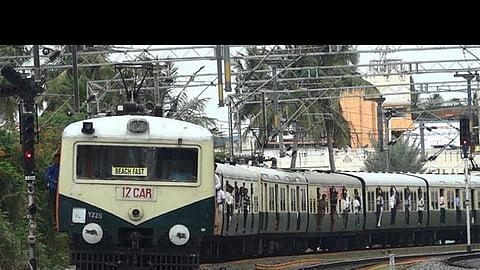 Adventurous performance on a moving train: Student seriously injured after hitting an electric post