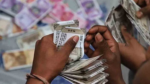 Complaint that they tried to cheat traders by giving fake notes in Kollam
