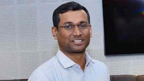 Divya is not invited to Naveen's farewell function; Collector rejected Divya's argument