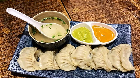 food poison from street momos, one die, 25 hospitalized