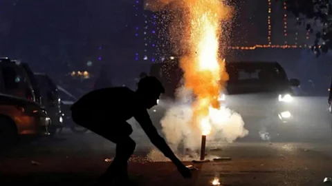 young men lost his hand when fire cracker explosion