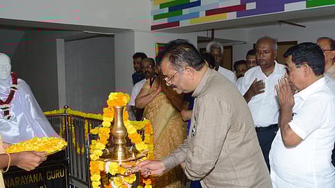 sree narayana guru statue unveiled