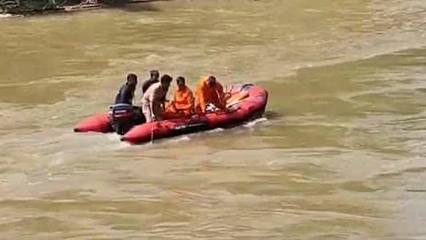 Youth goes missing in meenachilar river kottayam