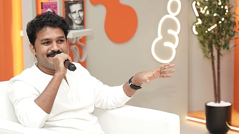 സാഹിത്യത്തിന് പൊളിറ്റിക്കൽ കറക്റ്റ്നസ് ആവശ്യമില്ലെന്ന് എഴുത്തുകാരൻ ലിജീഷ് കുമാർ, 'കസബ'ക്കെതിരെ നടി പാർവതി നടത്തിയ വിമർശനം തെറ്റെന്നും അഭിപ്രായം | Mammootty is the life we live, Mohanlal is the life we want to live