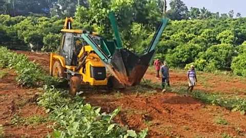 മരം പിഴുതു മാറ്റി നടുന്ന യന്ത്രം വികസിപ്പിച്ച് അധ്യാപകൻ | Tree transplanting machine in Kerala