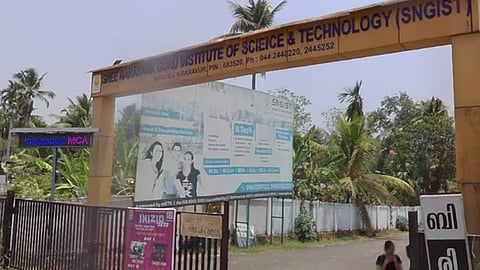 possession against Paravoor collage, student protest