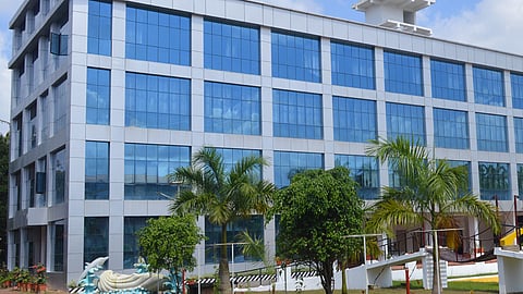 ജപ്തി ഒഴിവാക്കാൻ കോളെജ് വിൽപ്പനയ്ക്ക് | SNGIST Manjali college for sale