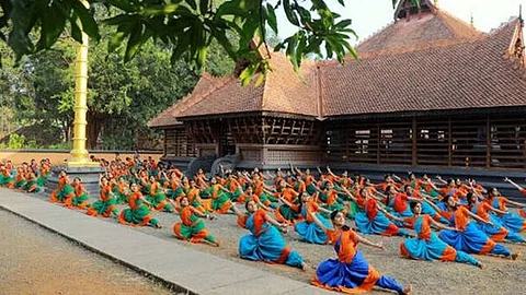 mass layoffs at kerala kalamandalam