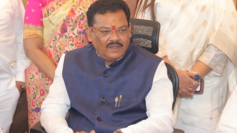 BJPs internal problems in Maharashtra are delaying the election of a Chief Minister
