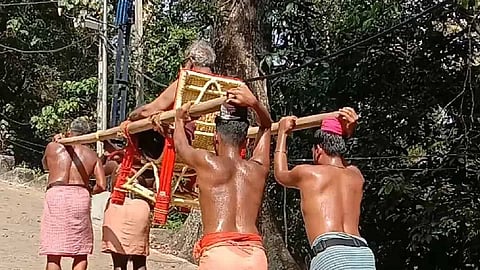 dolly service employees on strike in sabarimala over prepaid service decision