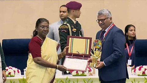 President droupadi murmu hand over award to kila
