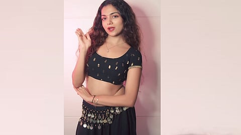 Hansika takes a bold step with Kissik in Pushpa