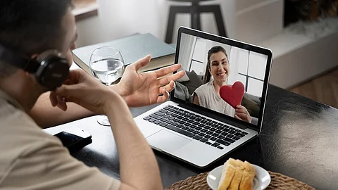 ഡ്യൂപ്ലിക്കേറ്റാവാൻ നെട്ടോട്ടം | Virtual relationships and literature