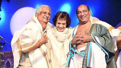 Ustad Zakir Hussain with Peruvanam Kuttan Marar and Mattannur Sankarankutty at Peruvanam, Kerala