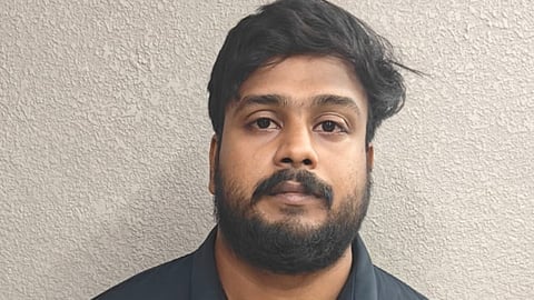 fraud of lakhs through online share trading; The accused is in police custody