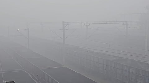 delhi winter shrouded in fog air traffic