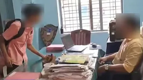 death threat to Teachers for seizing mobile phone in school; student Suspended