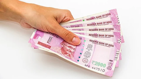 Kerala Govt employees, pensioners get Rs 2500 cr