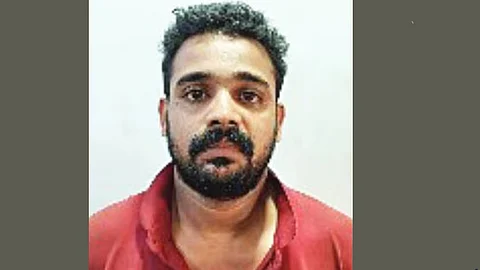 Befriended an elderly couple during a train journey, came home the next day and stole gold; Suspect arrested