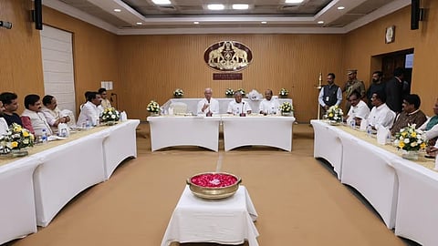 Leaders stand together to solve state problems