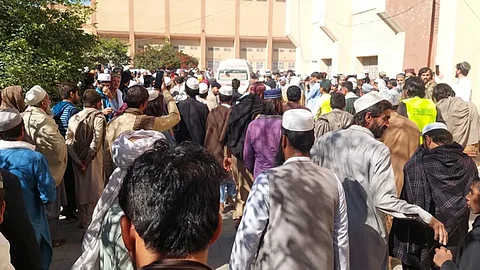 Blast at Pakistan mosque injures Islamist leader and three others