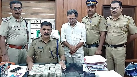 black money worth rs 24 lakhs seized in vailathur malappuram
