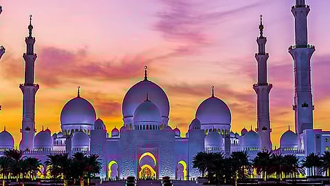 over 100 taxis for visitors to Sheikh Zayed Grand Mosque
