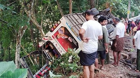 bus accident while going to sabarimala 1 pilgrim died and many injured